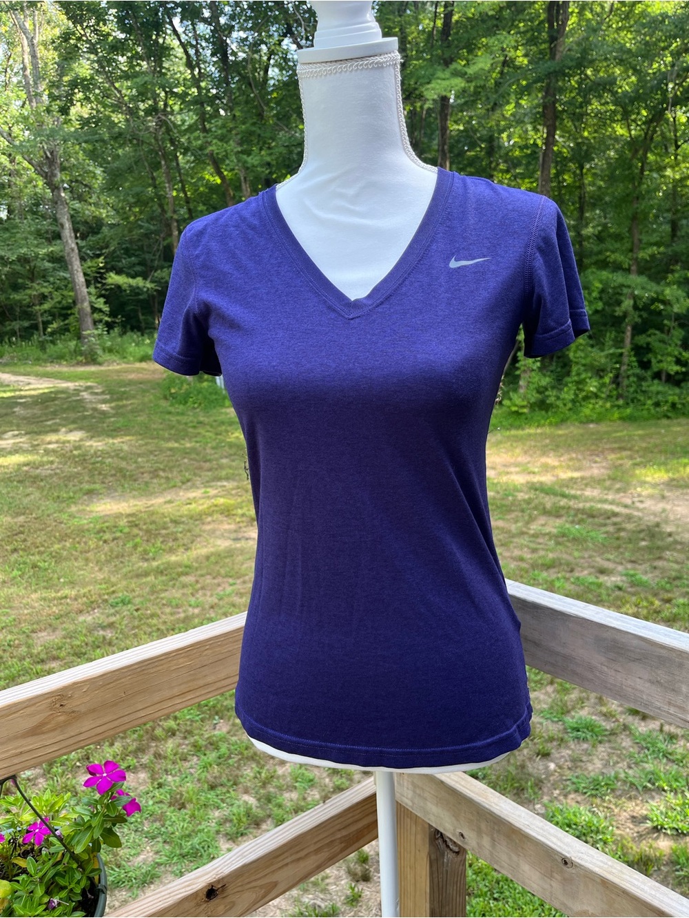Nike Dri-FIT Purple V-Neck Short Sleeve Athletic T-Shirt Women’s XS